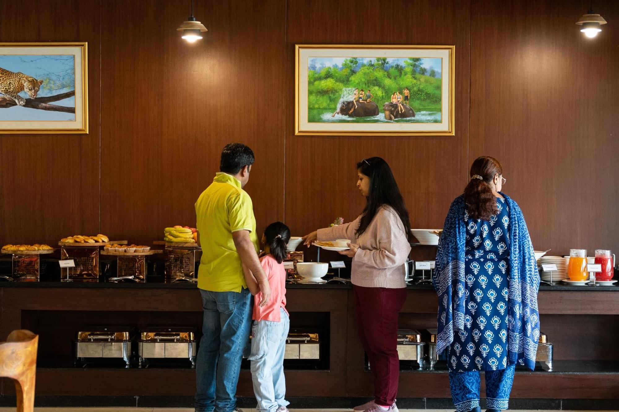 River Bank Jungle Resort, Chitwan Bharatpur  Exterior foto